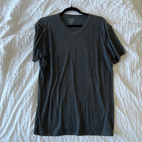 Banana Republic grey t shirt v neck good condition - Picture 1 of 1